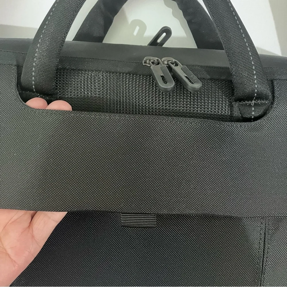 Dell Laptop Bag Briefcase with Shoulder Strap Black Sturdy Professional …